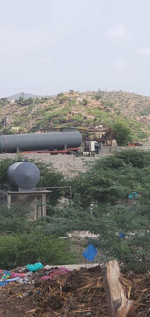 شاهد بالصور اقتحام أطقم النجدة بتعز مدعومة بعناصر من قسم شرطة الضباب لمحطة الضباب ونهب ممتلكاتها واختطاف موظفيها - شاهد بالصور اقتحام أطقم النجدة بتعز مدعومة بعناصر من قسم شرطة الضباب لمحطة الضباب ونهب ممتلكاتها واختطاف موظفيها -