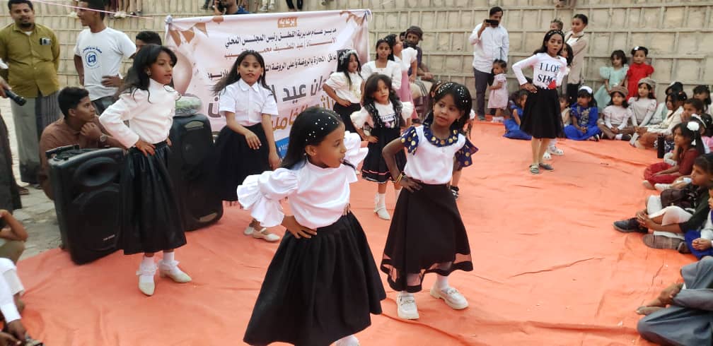 مهرجان عيد الصغيرين التراثي الخامس للعام 1446هـ بمنطقتي الروضة و أعلا الروضة بالقطن "شاهد الصور" مهرجان عيد الصغيرين التراثي الخامس للعام 1446هـ بمنطقتي الروضة و أعلا الروضة بالقطن "شاهد الصور"