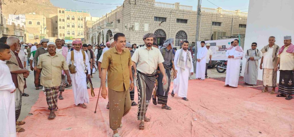 بحضور رسمي وشعبي واسع.. إقامة العواد الأول بمدينة القطن أمام قصر السلطان القعيطي احتفاءً بعيد الأضحى وتأهيل القصر التاريخي بحضور رسمي وشعبي واسع.. إقامة العواد الأول بمدينة القطن أمام قصر السلطان القعيطي احتفاءً بعيد الأضحى وتأهيل القصر التاريخي
