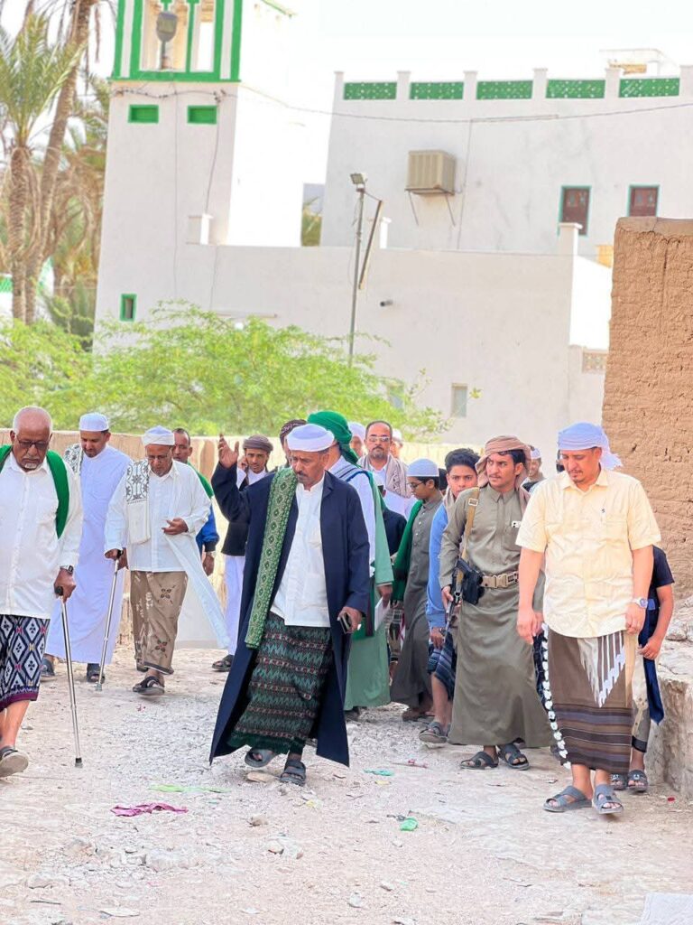 مدير عام مديرية عمد يشارك أبناء المديرية فرحة عيد الأضحى المبارك مدير عام مديرية عمد يشارك أبناء المديرية فرحة عيد الأضحى المبارك