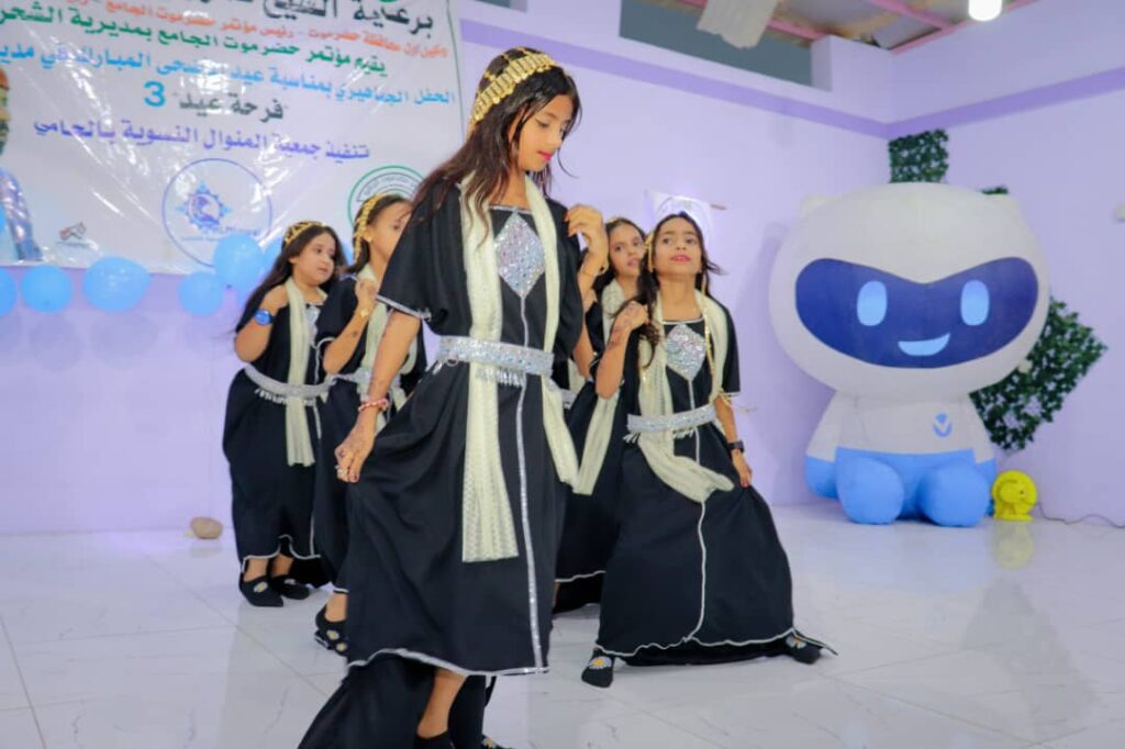 الحامي : جمعية المنوال تنظم مهرجان عيدي برعاية الشيخ بن حبريش وإشراف رئيس مكتب مؤتمر حضرموت الجامع في مديرية الشحر الحامي : جمعية المنوال تنظم مهرجان عيدي برعاية الشيخ بن حبريش وإشراف رئيس مكتب مؤتمر حضرموت الجامع في مديرية الشحر