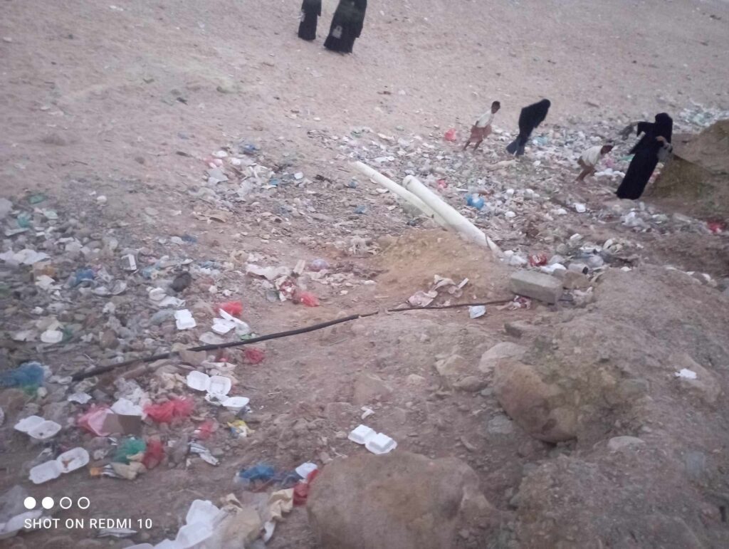 ناشط مجتمعي في المكلا يحذر: كيبل كهربائي مكشوف كاد أن يودي بحياة طفلين بساحل المكلا ناشط مجتمعي في المكلا يحذر: كيبل كهربائي مكشوف كاد أن يودي بحياة طفلين بساحل المكلا