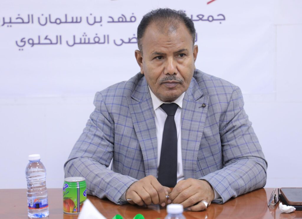 الوكيل العامري يكرم لاعب المنتخب الوطني ونادي العروبة السعودي عبدالعزيز مصنوم الوكيل العامري يكرم لاعب المنتخب الوطني ونادي العروبة السعودي عبدالعزيز مصنوم