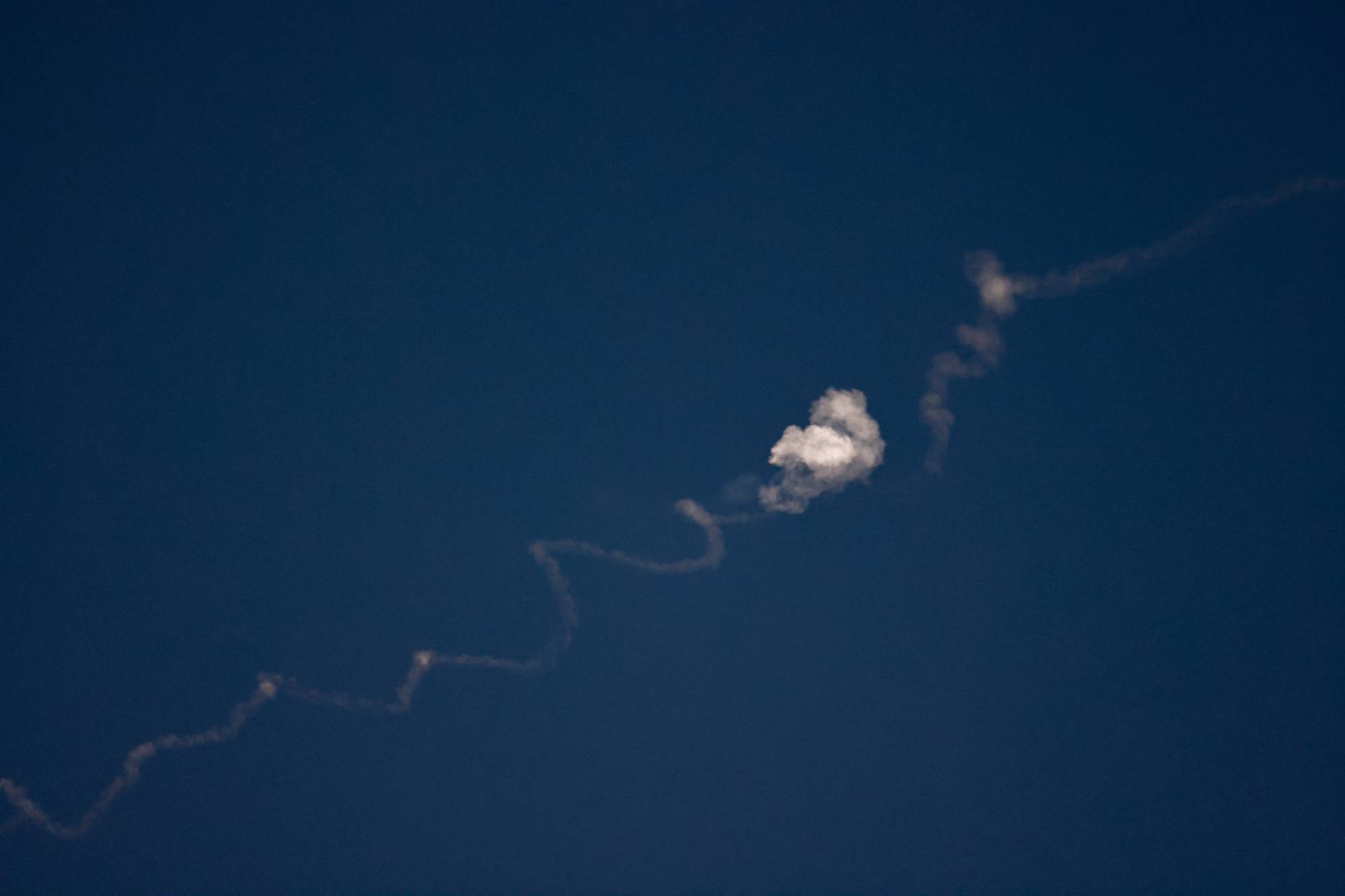 مواقف متباينة في صنعاء حول الحرب الإيرانية - الإسرائيلية مواقف متباينة في صنعاء حول الحرب الإيرانية - الإسرائيلية