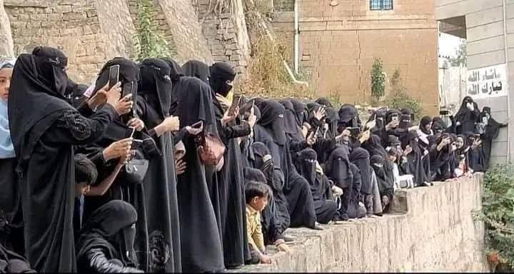 توجس الحوثيين من مناهضيهم في إب يدفعهم لاعتقال العشرات توجس الحوثيين من مناهضيهم في إب يدفعهم لاعتقال العشرات