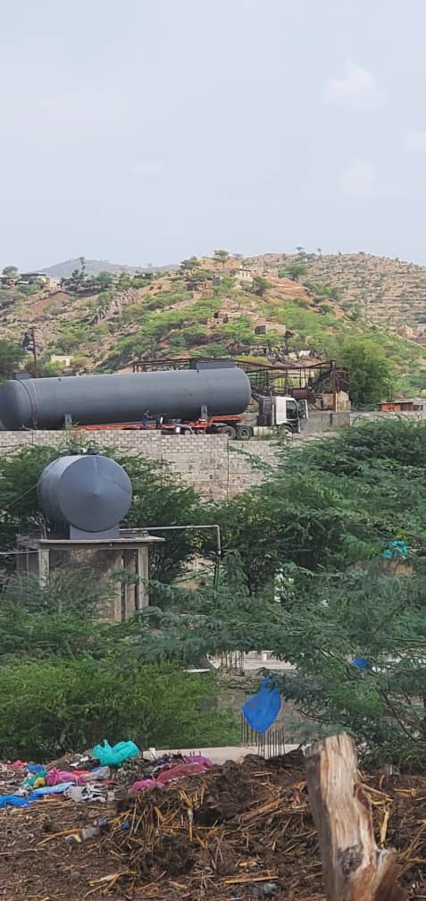 شاهد بالصور اقتحام أطقم النجدة بتعز مدعومة بعناصر من قسم شرطة الضباب لمحطة الضباب ونهب ممتلكاتها واختطاف موظفيها - شاهد بالصور اقتحام أطقم النجدة بتعز مدعومة بعناصر من قسم شرطة الضباب لمحطة الضباب ونهب ممتلكاتها واختطاف موظفيها -