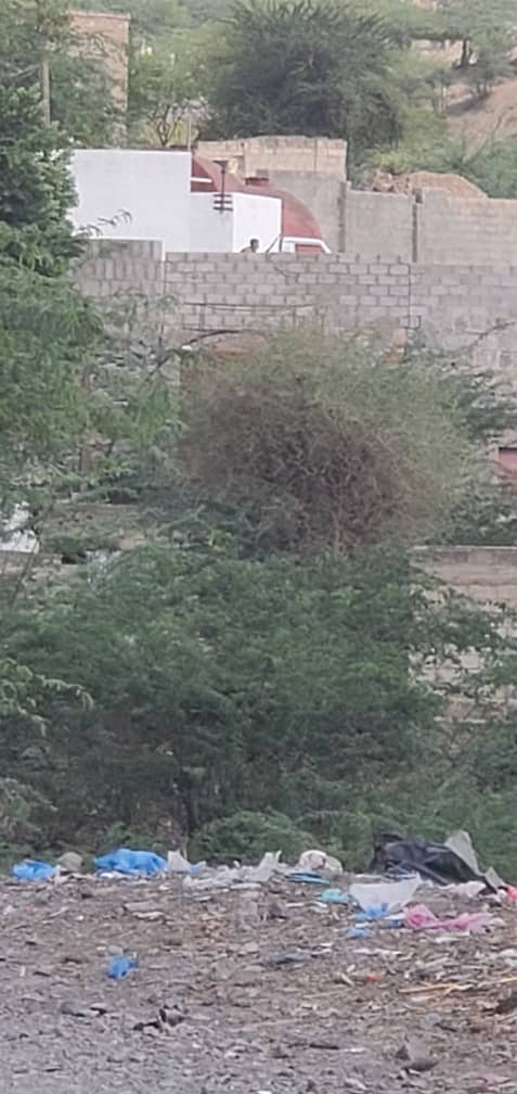 شاهد بالصور اقتحام أطقم النجدة بتعز مدعومة بعناصر من قسم شرطة الضباب لمحطة الضباب ونهب ممتلكاتها واختطاف موظفيها - شاهد بالصور اقتحام أطقم النجدة بتعز مدعومة بعناصر من قسم شرطة الضباب لمحطة الضباب ونهب ممتلكاتها واختطاف موظفيها -