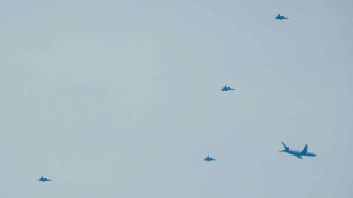 مغادرة أولى طائرات F-22 الأمريكية من بريطانيا إلى الشرق الأوسط - مغادرة أولى طائرات F-22 الأمريكية من بريطانيا إلى الشرق الأوسط -