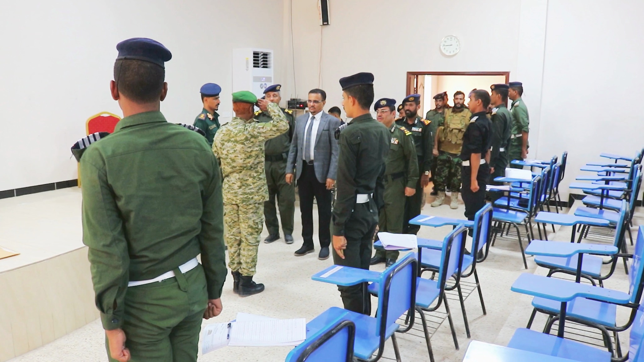 الأمين العام لمحلي حضرموت يدشّن امتحانات الفصل الدراسي الثاني للمستويين الثاني والرابع بكلية الشرطة للعام الدراسي 2024-2025م الأمين العام لمحلي حضرموت يدشّن امتحانات الفصل الدراسي الثاني للمستويين الثاني والرابع بكلية الشرطة للعام الدراسي 2024-2025م