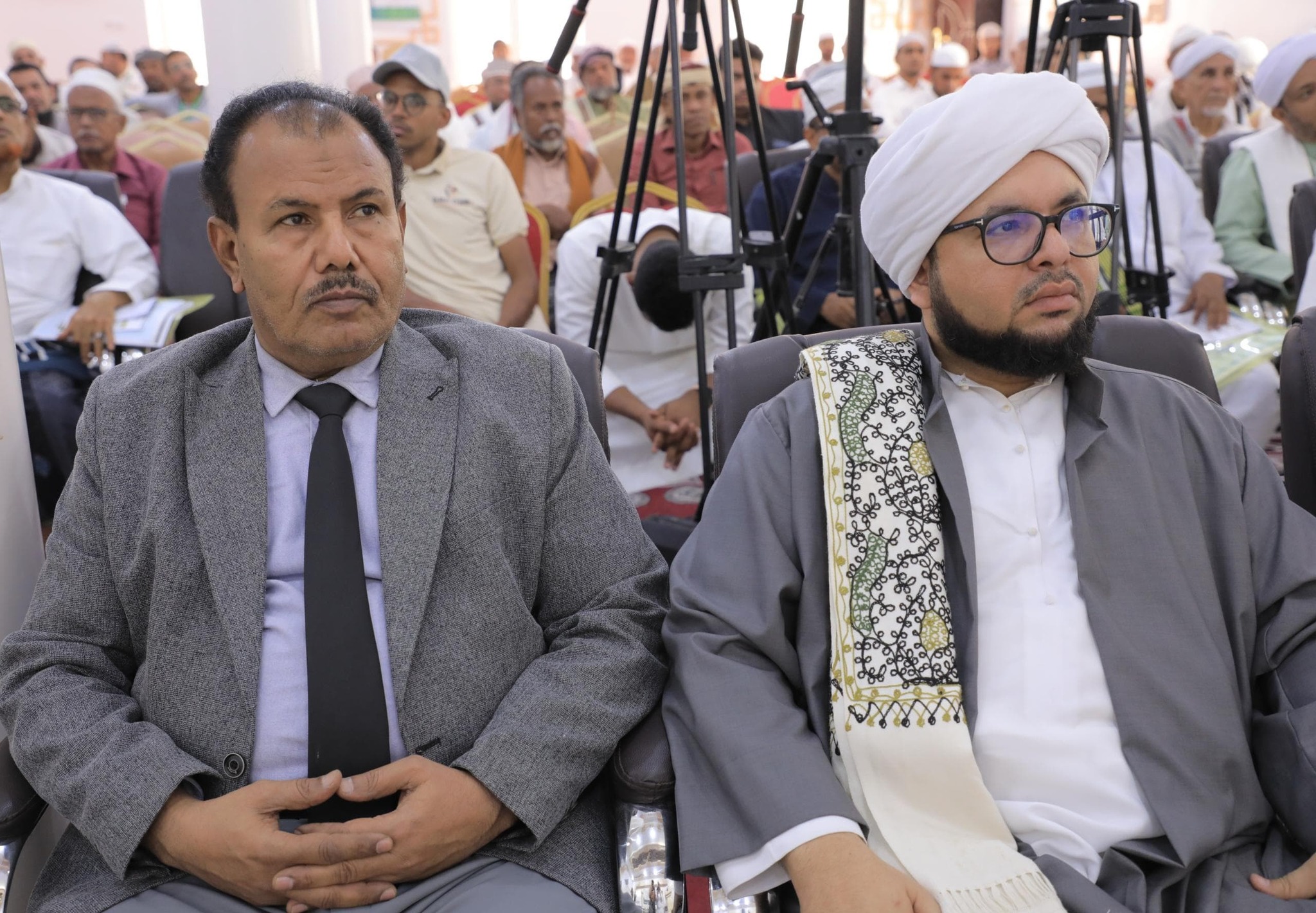 بحضور الوكيل العامري انعقاد الندوة العلمية الموسومة "الشيخ الإمام عبدالله القديم بن محمد باعبّاد.. عطاؤه العلمي وأدواره الاجتماعية والتربوية" بحضور الوكيل العامري انعقاد الندوة العلمية الموسومة "الشيخ الإمام عبدالله القديم بن محمد باعبّاد.. عطاؤه العلمي وأدواره الاجتماعية والتربوية"