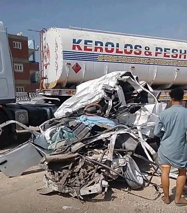 حادث مأساوي يهز مصر.. مصرع 18 فتاة تحت عجلات شاحنة وقود (صور) - حادث مأساوي يهز مصر.. مصرع 18 فتاة تحت عجلات شاحنة وقود (صور) -