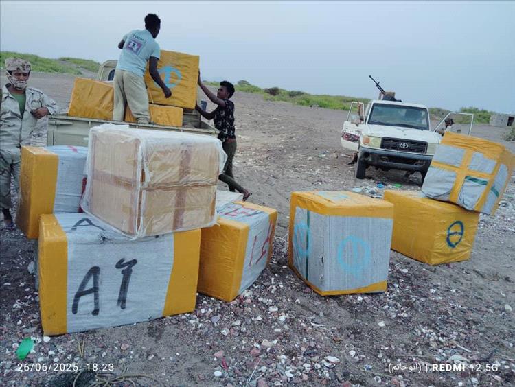 اخبار وتقارير - لحج .. الحملة الأمنية في الصبيحة تُحكم قبضتها على المهربين وتضبط قاربًا محمّلًا بكميات كبيرة من الأدوية (صور) اخبار وتقارير - لحج .. الحملة الأمنية في الصبيحة تُحكم قبضتها على المهربين وتضبط قاربًا محمّلًا بكميات كبيرة من الأدوية (صور)