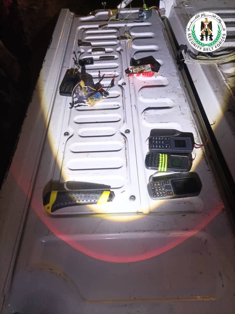 قوات الحزام الأمني تعثر على عبوات ناسفة جاهزة للتفجير في خور مكسر بعدن - قوات الحزام الأمني تعثر على عبوات ناسفة جاهزة للتفجير في خور مكسر بعدن -