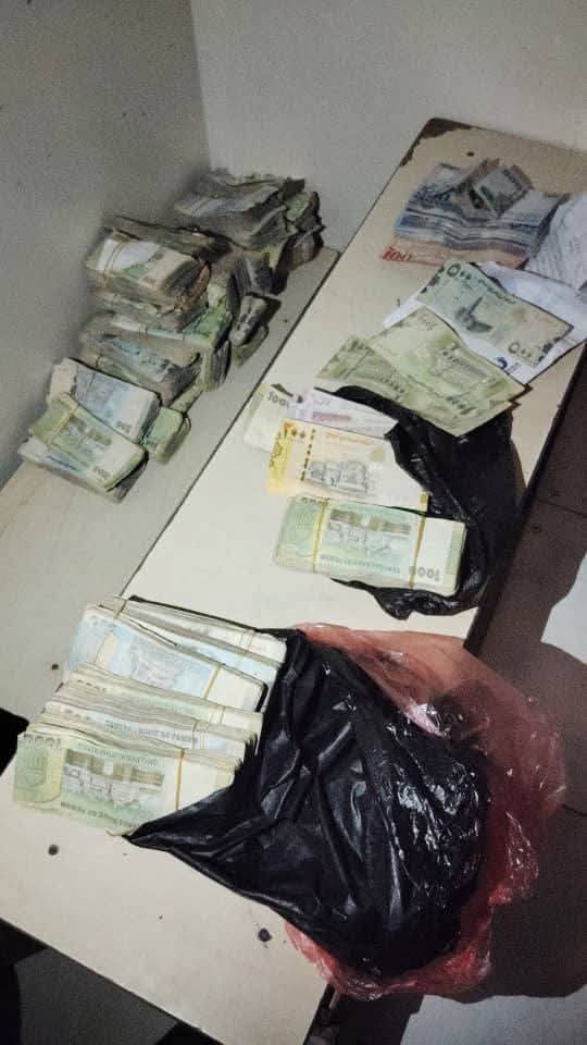 شرطة تعز تضبط مطلوبا بسرقة محل تجاري بعد اختبائه داخله طوال الليل شرطة تعز تضبط مطلوبا بسرقة محل تجاري بعد اختبائه داخله طوال الليل