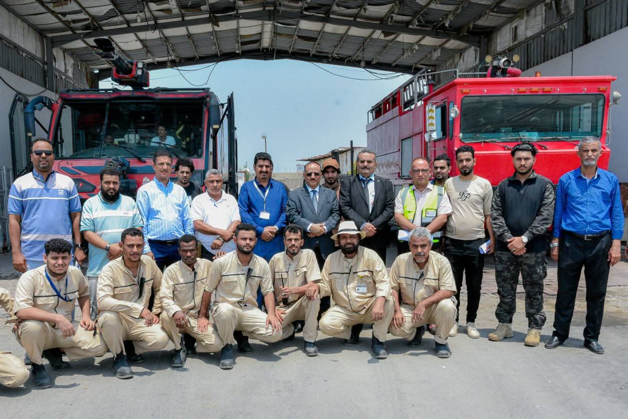 وزير النقل يتفقد سير العمل بمطار عدن الدولي ويعقد اجتماعاً بقيادته وزير النقل يتفقد سير العمل بمطار عدن الدولي ويعقد اجتماعاً بقيادته