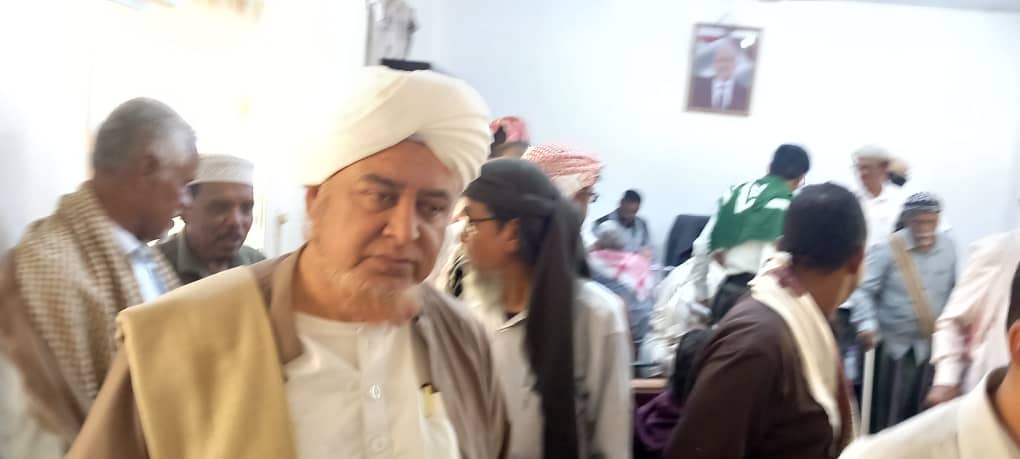 أهالي مديرية حريضة ينظمون وقفة احتجاجية للمطالبة بتحسين خدمة الكهرباء أهالي مديرية حريضة ينظمون وقفة احتجاجية للمطالبة بتحسين خدمة الكهرباء