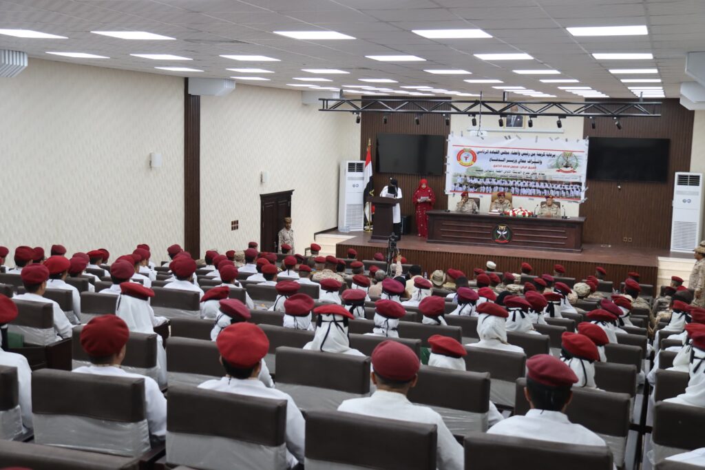 عدن: وزير الدفاع يشهد حفل تخرج الدفعة الأولى أطباء جامعيين من مدرسة جندوح عدن: وزير الدفاع يشهد حفل تخرج الدفعة الأولى أطباء جامعيين من مدرسة جندوح