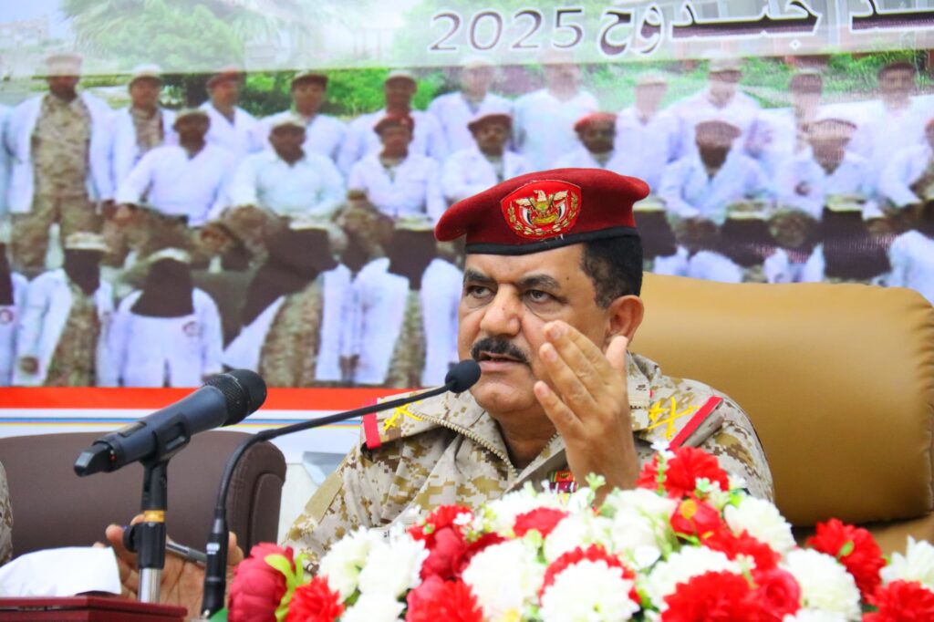 عدن: وزير الدفاع يشهد حفل تخرج الدفعة الأولى أطباء جامعيين من مدرسة جندوح عدن: وزير الدفاع يشهد حفل تخرج الدفعة الأولى أطباء جامعيين من مدرسة جندوح