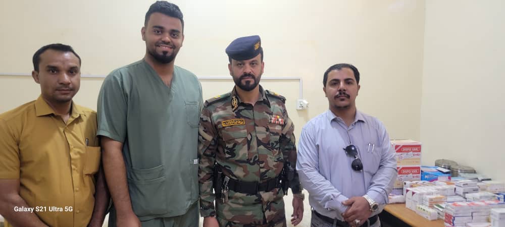 رئيس غرفة العمليات والطوارئ بحضرموت يقدم ادوية اسعافية وطبية لمصلحة السجون المركزية والوحدات الصحية الامنية بالوادي والصحراء رئيس غرفة العمليات والطوارئ بحضرموت يقدم ادوية اسعافية وطبية لمصلحة السجون المركزية والوحدات الصحية الامنية بالوادي والصحراء