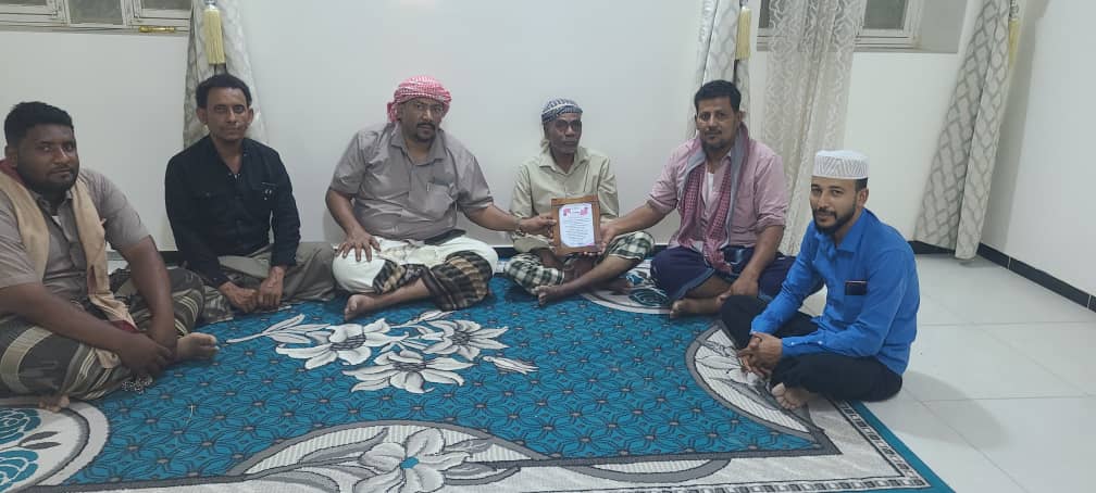 نقابة عمال وحدة النظافة بمديرية سيؤن ، ومدير وحدة النظافة والتحسين بالمديرية ، في زيارات عيدية لعمال النظافة المقعدين والمرضى نقابة عمال وحدة النظافة بمديرية سيؤن ، ومدير وحدة النظافة والتحسين بالمديرية ، في زيارات عيدية لعمال النظافة المقعدين والمرضى