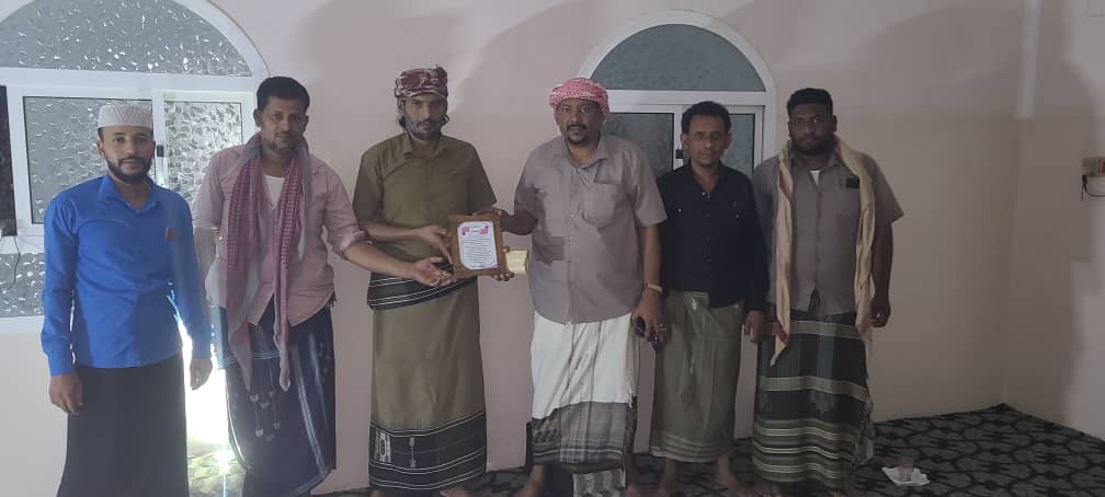 نقابة عمال وحدة النظافة بمديرية سيؤن ، ومدير وحدة النظافة والتحسين بالمديرية ، في زيارات عيدية لعمال النظافة المقعدين والمرضى نقابة عمال وحدة النظافة بمديرية سيؤن ، ومدير وحدة النظافة والتحسين بالمديرية ، في زيارات عيدية لعمال النظافة المقعدين والمرضى