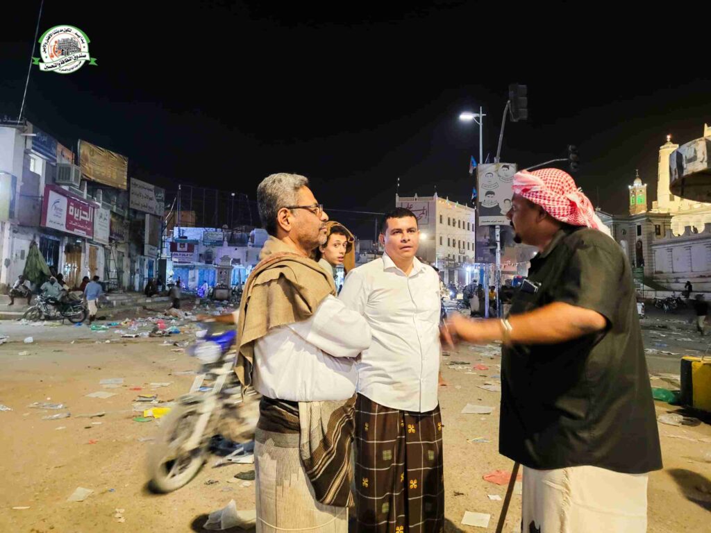 شاهد بالصور .. صندوق النظافة والتحسين يطلق حملة ميدانية واسعة لإزالة مخلفات البسطات من أسواق مدن وادي حضرموت استعدادًا لعيد الأضحى المبارك 1446هـ شاهد بالصور .. صندوق النظافة والتحسين يطلق حملة ميدانية واسعة لإزالة مخلفات البسطات من أسواق مدن وادي حضرموت استعدادًا لعيد الأضحى المبارك 1446هـ