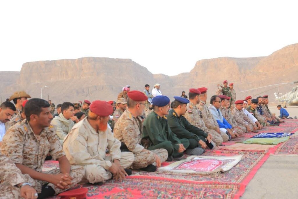 نائب مدير عام الأمن بوادي حضرموت يتفقد الوحدات الأمنية بمناسبة عيد الاضحى المبارك نائب مدير عام الأمن بوادي حضرموت يتفقد الوحدات الأمنية بمناسبة عيد الاضحى المبارك