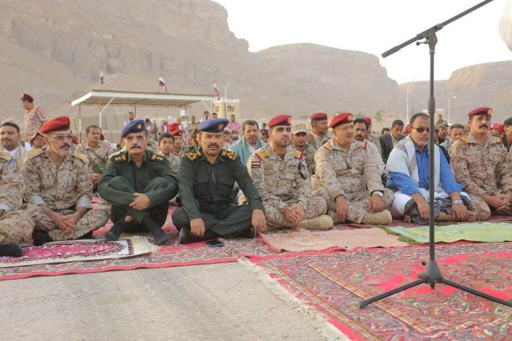 نائب مدير عام الأمن بوادي حضرموت يتفقد الوحدات الأمنية بمناسبة عيد الاضحى المبارك نائب مدير عام الأمن بوادي حضرموت يتفقد الوحدات الأمنية بمناسبة عيد الاضحى المبارك