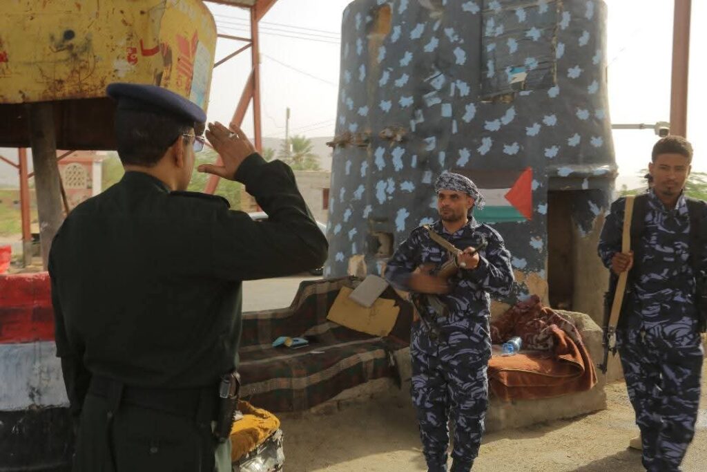 نائب مدير عام الأمن بوادي حضرموت يتفقد الوحدات الأمنية بمناسبة عيد الاضحى المبارك نائب مدير عام الأمن بوادي حضرموت يتفقد الوحدات الأمنية بمناسبة عيد الاضحى المبارك