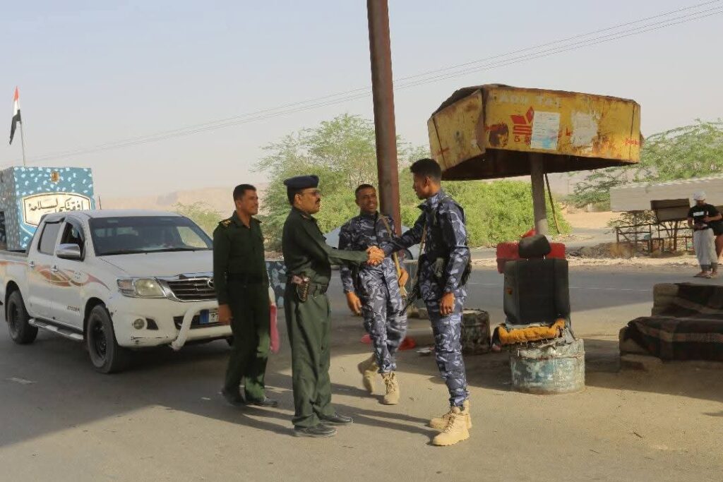 نائب مدير عام الأمن بوادي حضرموت يتفقد الوحدات الأمنية بمناسبة عيد الاضحى المبارك نائب مدير عام الأمن بوادي حضرموت يتفقد الوحدات الأمنية بمناسبة عيد الاضحى المبارك