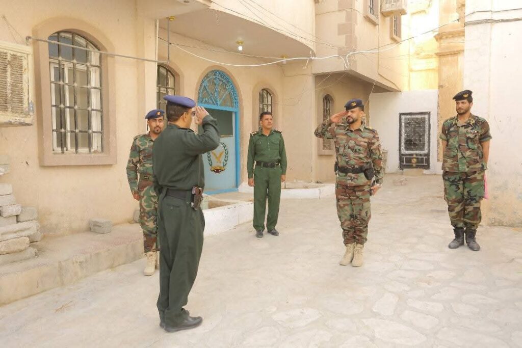 نائب مدير عام الأمن بوادي حضرموت يتفقد الوحدات الأمنية بمناسبة عيد الاضحى المبارك نائب مدير عام الأمن بوادي حضرموت يتفقد الوحدات الأمنية بمناسبة عيد الاضحى المبارك