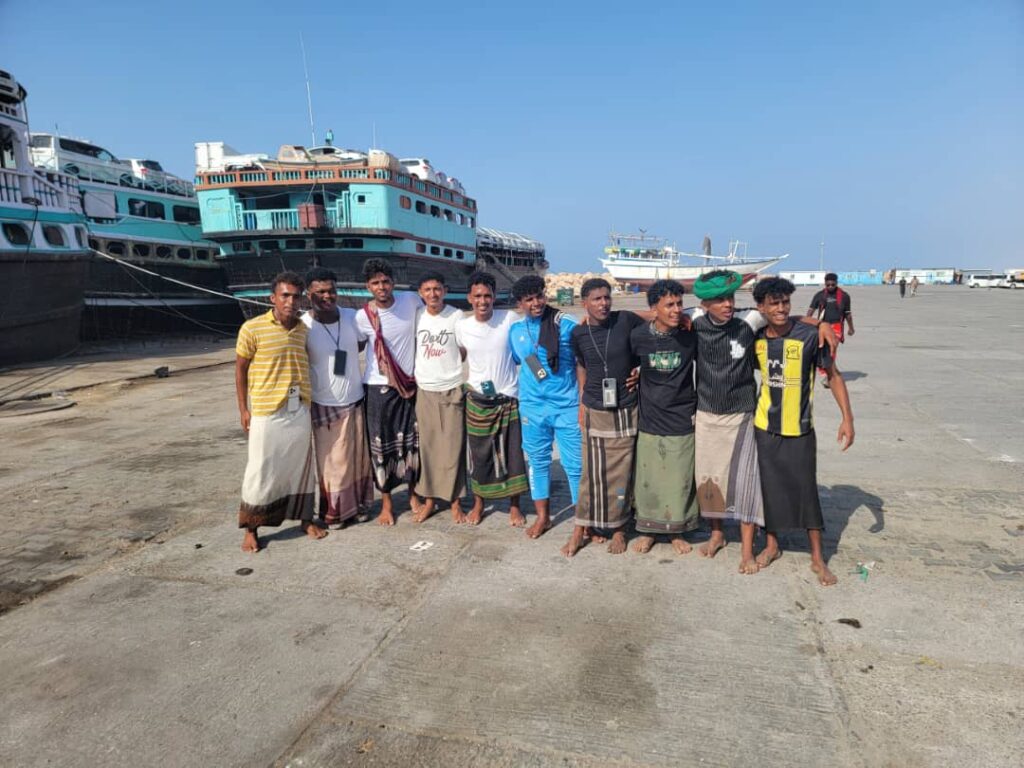 ميناء الشحر يستقبل العبري "الميمون 1" وعلى متنه 26 صيادًا من أبناء حضرموت بعد احتجازها في الصومال منذُ 14 مايو 2025 "شاهد الصور" ميناء الشحر يستقبل العبري "الميمون 1" وعلى متنه 26 صيادًا من أبناء حضرموت بعد احتجازها في الصومال منذُ 14 مايو 2025 "شاهد الصور"