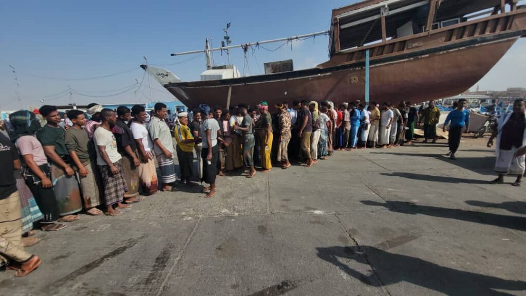 ميناء الشحر يستقبل العبري "الميمون 1" وعلى متنه 26 صيادًا من أبناء حضرموت بعد احتجازها في الصومال منذُ 14 مايو 2025 "شاهد الصور" ميناء الشحر يستقبل العبري "الميمون 1" وعلى متنه 26 صيادًا من أبناء حضرموت بعد احتجازها في الصومال منذُ 14 مايو 2025 "شاهد الصور"