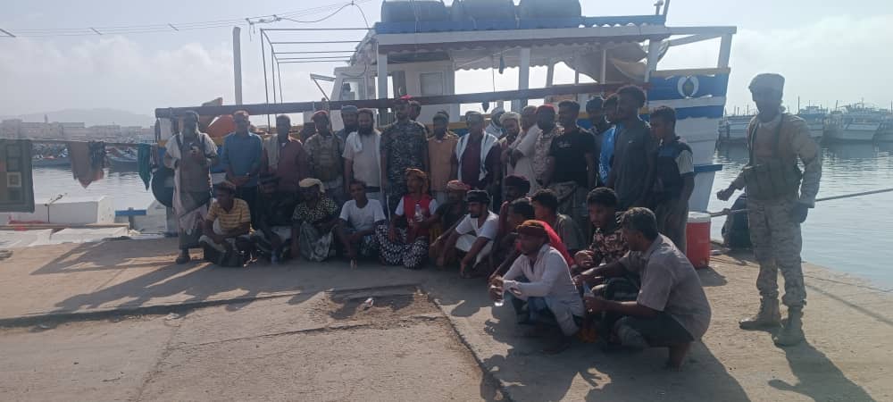 ميناء الشحر يستقبل العبري "الميمون 1" وعلى متنه 26 صيادًا من أبناء حضرموت بعد احتجازها في الصومال منذُ 14 مايو 2025 "شاهد الصور" ميناء الشحر يستقبل العبري "الميمون 1" وعلى متنه 26 صيادًا من أبناء حضرموت بعد احتجازها في الصومال منذُ 14 مايو 2025 "شاهد الصور"