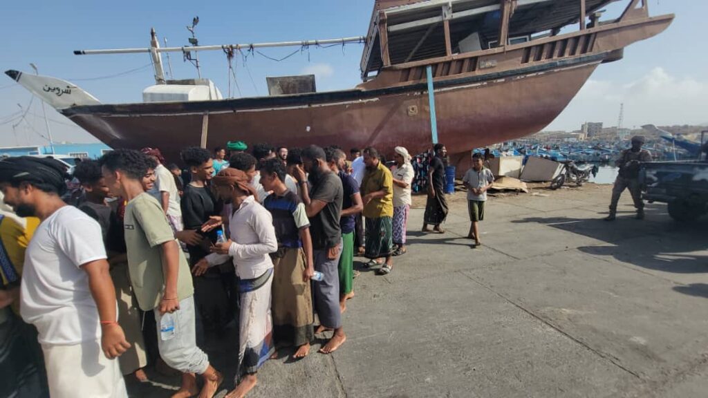 ميناء الشحر يستقبل العبري "الميمون 1" وعلى متنه 26 صيادًا من أبناء حضرموت بعد احتجازها في الصومال منذُ 14 مايو 2025 "شاهد الصور" ميناء الشحر يستقبل العبري "الميمون 1" وعلى متنه 26 صيادًا من أبناء حضرموت بعد احتجازها في الصومال منذُ 14 مايو 2025 "شاهد الصور"