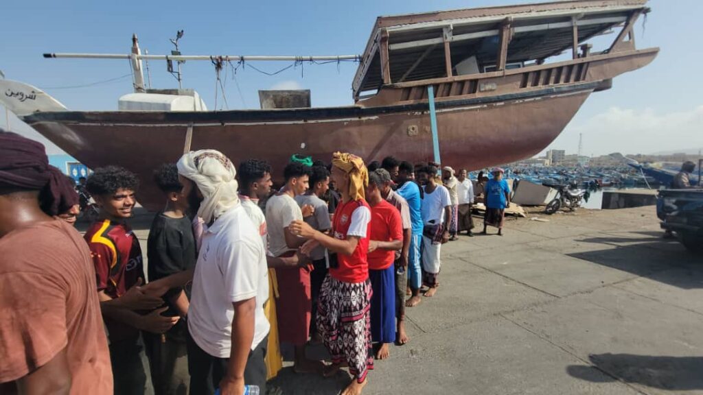 ميناء الشحر يستقبل العبري "الميمون 1" وعلى متنه 26 صيادًا من أبناء حضرموت بعد احتجازها في الصومال منذُ 14 مايو 2025 "شاهد الصور" ميناء الشحر يستقبل العبري "الميمون 1" وعلى متنه 26 صيادًا من أبناء حضرموت بعد احتجازها في الصومال منذُ 14 مايو 2025 "شاهد الصور"