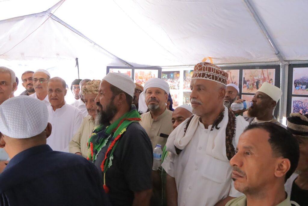 ضمن فعاليات القرية التراثية بعيد الأضحى المبارك بحي السحيل بسيئون .. مدير عام سيئون يفتتح معرص الصور الموسوم رحمة ربي ابكتني للصحفي والمصور الإعلامي جمعان دويل ضمن فعاليات القرية التراثية بعيد الأضحى المبارك بحي السحيل بسيئون .. مدير عام سيئون يفتتح معرص الصور الموسوم رحمة ربي ابكتني للصحفي والمصور الإعلامي جمعان دويل