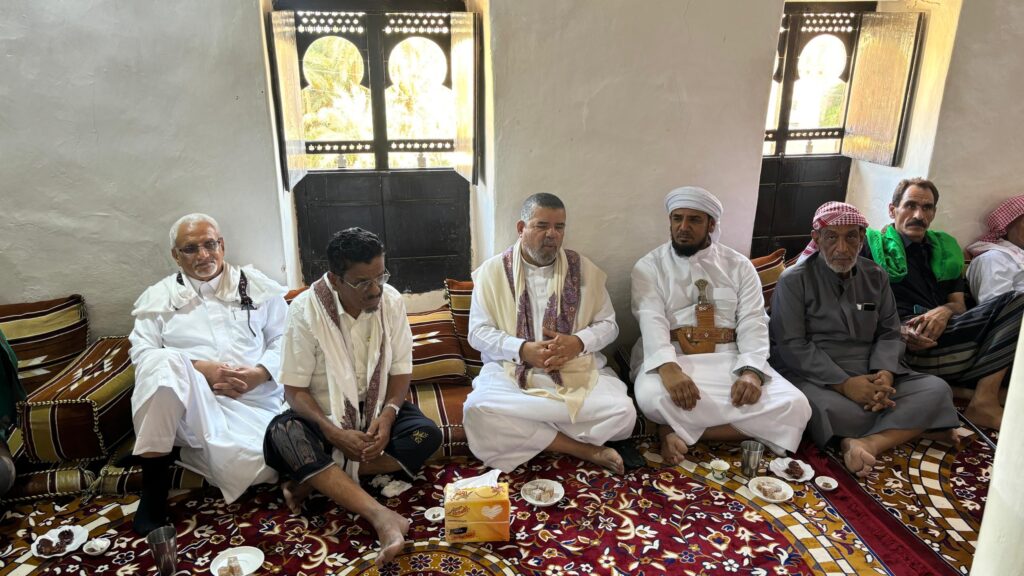 مشايخ ومرجعيات قبائل يافع بني مالك وآل هرهره حضرموت في زيارة لمنصب سادة ومنصب عينات ومقدم طائلة بني ظنة للتهنئة والمعاودة بمناسبة عيد الأضحى المبارك "شاهد الصور" مشايخ ومرجعيات قبائل يافع بني مالك وآل هرهره حضرموت في زيارة لمنصب سادة ومنصب عينات ومقدم طائلة بني ظنة للتهنئة والمعاودة بمناسبة عيد الأضحى المبارك "شاهد الصور"