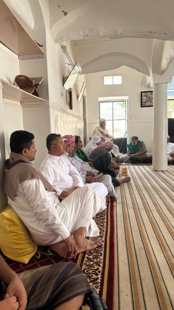 مشايخ ومرجعيات قبائل يافع بني مالك وآل هرهره حضرموت في زيارة لمنصب سادة ومنصب عينات ومقدم طائلة بني ظنة للتهنئة والمعاودة بمناسبة عيد الأضحى المبارك "شاهد الصور" مشايخ ومرجعيات قبائل يافع بني مالك وآل هرهره حضرموت في زيارة لمنصب سادة ومنصب عينات ومقدم طائلة بني ظنة للتهنئة والمعاودة بمناسبة عيد الأضحى المبارك "شاهد الصور"