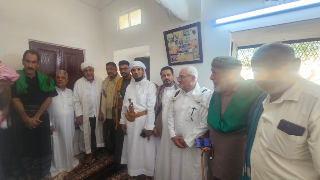 مشايخ ومرجعيات قبائل يافع بني مالك وآل هرهره حضرموت في زيارة لمنصب سادة ومنصب عينات ومقدم طائلة بني ظنة للتهنئة والمعاودة بمناسبة عيد الأضحى المبارك "شاهد الصور"ض مشايخ ومرجعيات قبائل يافع بني مالك وآل هرهره حضرموت في زيارة لمنصب سادة ومنصب عينات ومقدم طائلة بني ظنة للتهنئة والمعاودة بمناسبة عيد الأضحى المبارك "شاهد الصور"ض