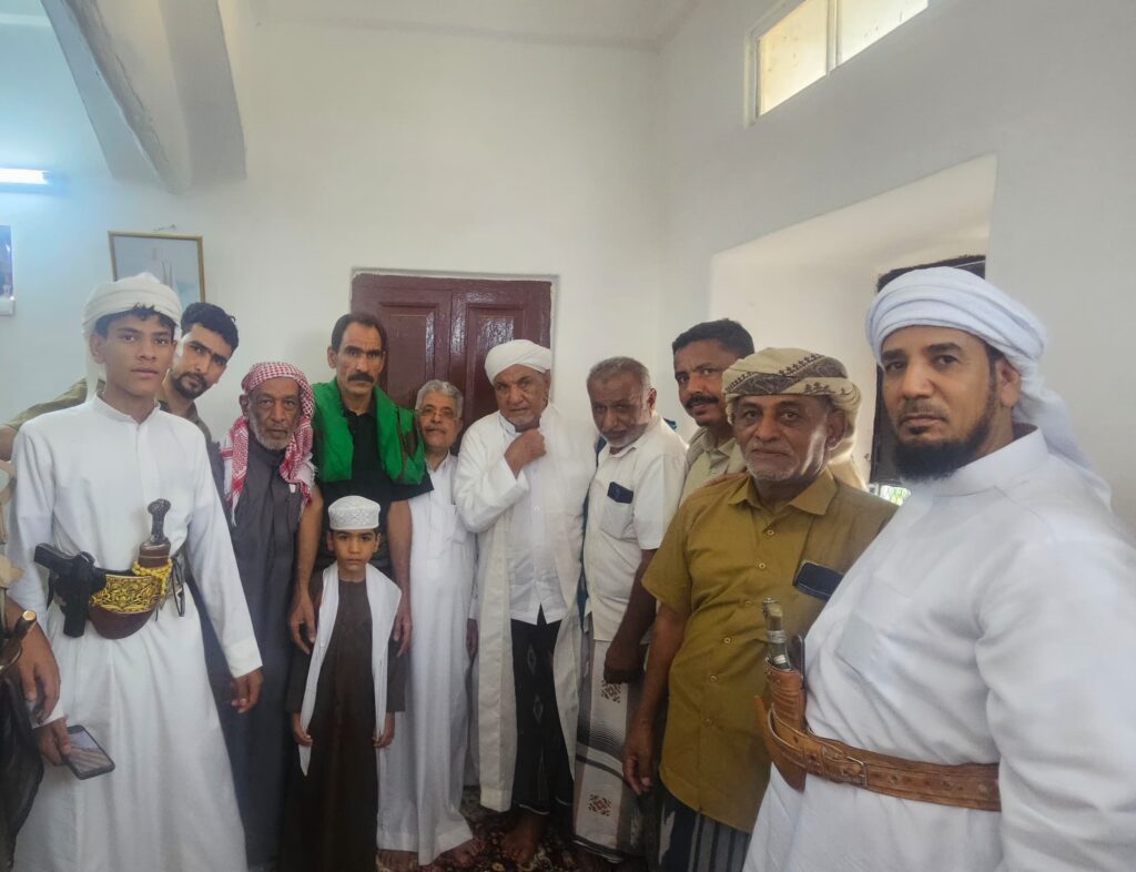 مشايخ ومرجعيات قبائل يافع بني مالك وآل هرهره حضرموت في زيارة لمنصب سادة ومنصب عينات ومقدم طائلة بني ظنة للتهنئة والمعاودة بمناسبة عيد الأضحى المبارك "شاهد الصور"ض مشايخ ومرجعيات قبائل يافع بني مالك وآل هرهره حضرموت في زيارة لمنصب سادة ومنصب عينات ومقدم طائلة بني ظنة للتهنئة والمعاودة بمناسبة عيد الأضحى المبارك "شاهد الصور"ض