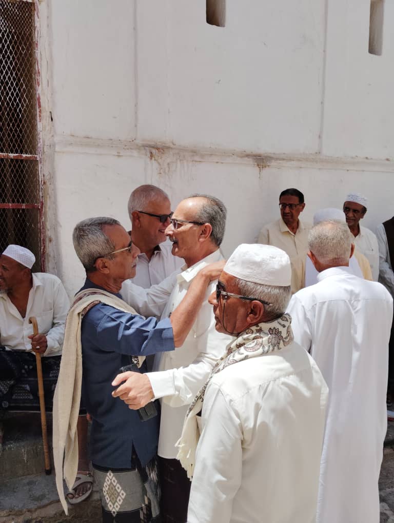 ثانوية سيئون دفعة 76-77 تحتفل بمرور 25 عاماً على تخرجها في أجواء عيدية بمدينة شبام التاريخية ثانوية سيئون دفعة 76-77 تحتفل بمرور 25 عاماً على تخرجها في أجواء عيدية بمدينة شبام التاريخية