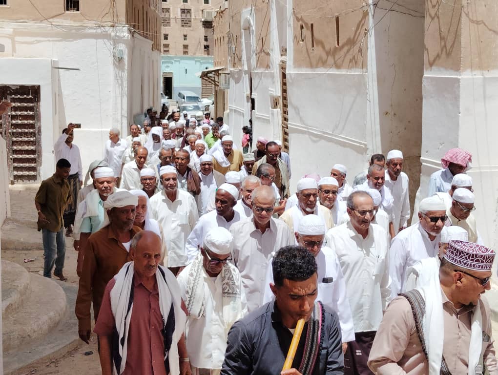 ثانوية سيئون دفعة 76-77 تحتفل بمرور 25 عاماً على تخرجها في أجواء عيدية بمدينة شبام التاريخية ثانوية سيئون دفعة 76-77 تحتفل بمرور 25 عاماً على تخرجها في أجواء عيدية بمدينة شبام التاريخية