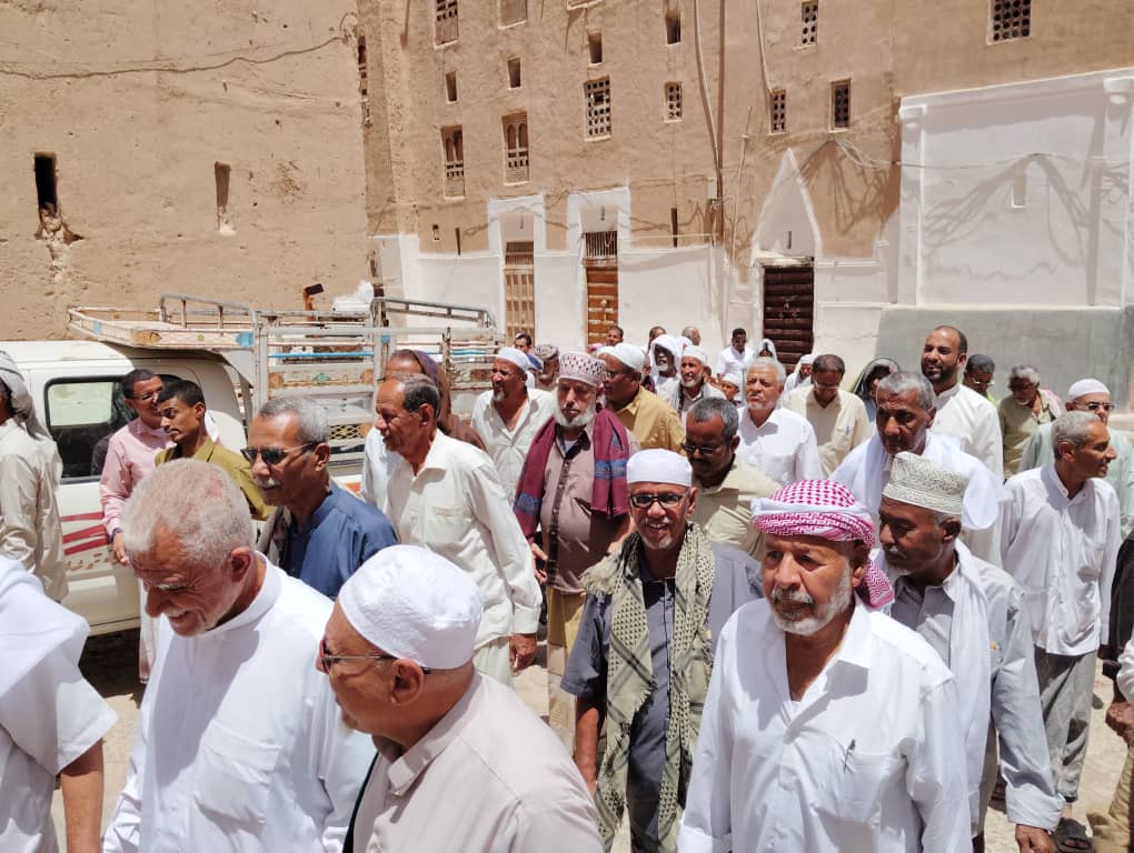 ثانوية سيئون دفعة 76-77 تحتفل بمرور 25 عاماً على تخرجها في أجواء عيدية بمدينة شبام التاريخية ثانوية سيئون دفعة 76-77 تحتفل بمرور 25 عاماً على تخرجها في أجواء عيدية بمدينة شبام التاريخية