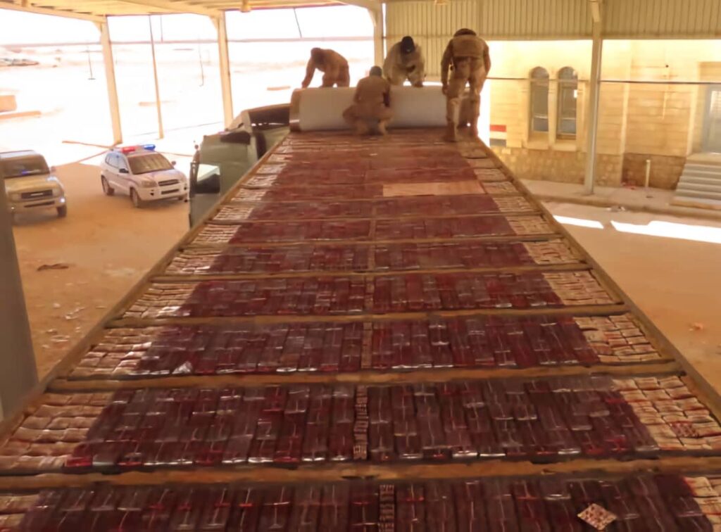 في انجاز امني كبير .. كتيبة أمن الوديعة تحبط تهريب مليونًا وخمسة آلاف قرص مخدر كانت في طريقها إلى السعودية مخبأة في شاحنة تبريد "شاهد الصور" في انجاز امني كبير .. كتيبة أمن الوديعة تحبط تهريب مليونًا وخمسة آلاف قرص مخدر كانت في طريقها إلى السعودية مخبأة في شاحنة تبريد "شاهد الصور"