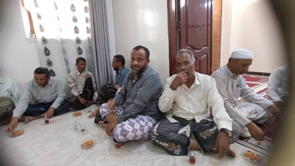 دفعة ثانوية الصبان. للعام 95-96 تعود إلى أرض الذكريات في سيئون وتُحيي حنين الزمن الجميل "صور" دفعة ثانوية الصبان. للعام 95-96 تعود إلى أرض الذكريات في سيئون وتُحيي حنين الزمن الجميل "صور"