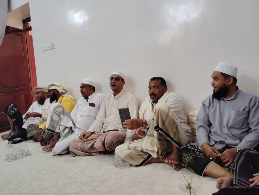 دفعة ثانوية الصبان. للعام 95-96 تعود إلى أرض الذكريات في سيئون وتُحيي حنين الزمن الجميل "صور" دفعة ثانوية الصبان. للعام 95-96 تعود إلى أرض الذكريات في سيئون وتُحيي حنين الزمن الجميل "صور"