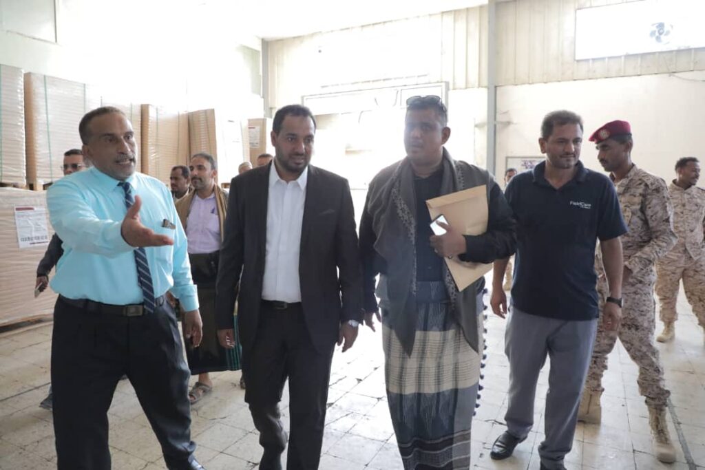 وزير التربية يطّلع على سير العمل بمطابع الكتاب المدرسي في حضرموت خلال إجازة عيد الأضحى وزير التربية يطّلع على سير العمل بمطابع الكتاب المدرسي في حضرموت خلال إجازة عيد الأضحى