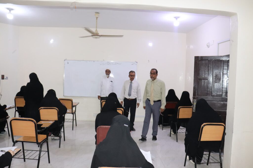 نائب رئيس جامعة الأحقاف يدشّن امتحانات الفصل الدراسي الثاني بكليات الجامعة بالمكلا نائب رئيس جامعة الأحقاف يدشّن امتحانات الفصل الدراسي الثاني بكليات الجامعة بالمكلا