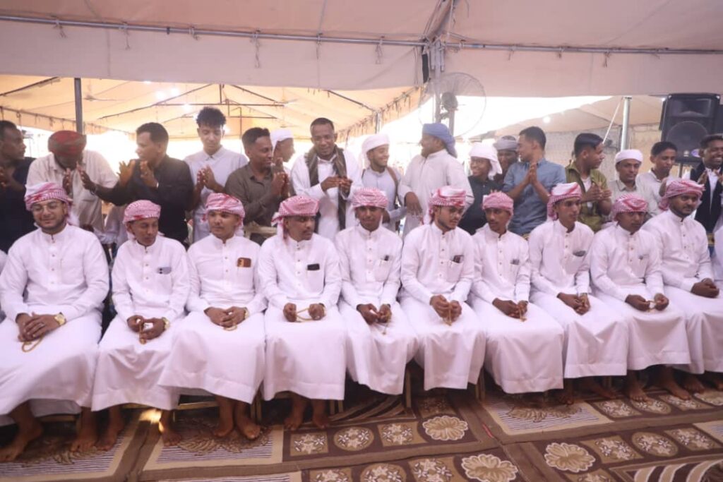 قبيلة آل بن سلمان تحتفل بزفاف 26 عريسً وعروس في زواج جماعي خامس بمدينة تاربة قبيلة آل بن سلمان تحتفل بزفاف 26 عريسً وعروس في زواج جماعي خامس بمدينة تاربة